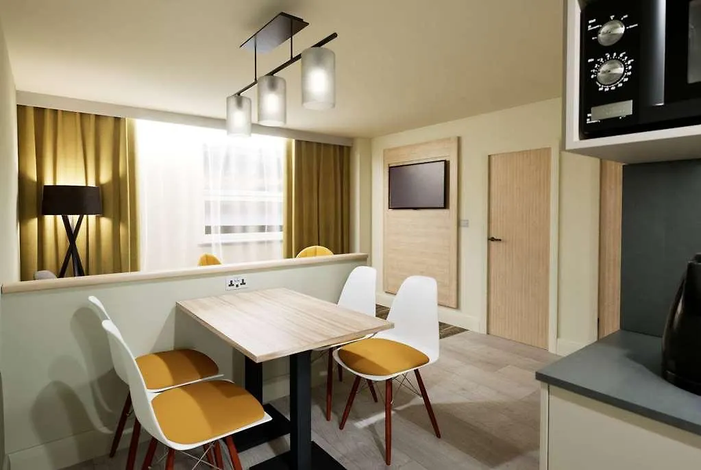 Super 8 Chester East Hotel