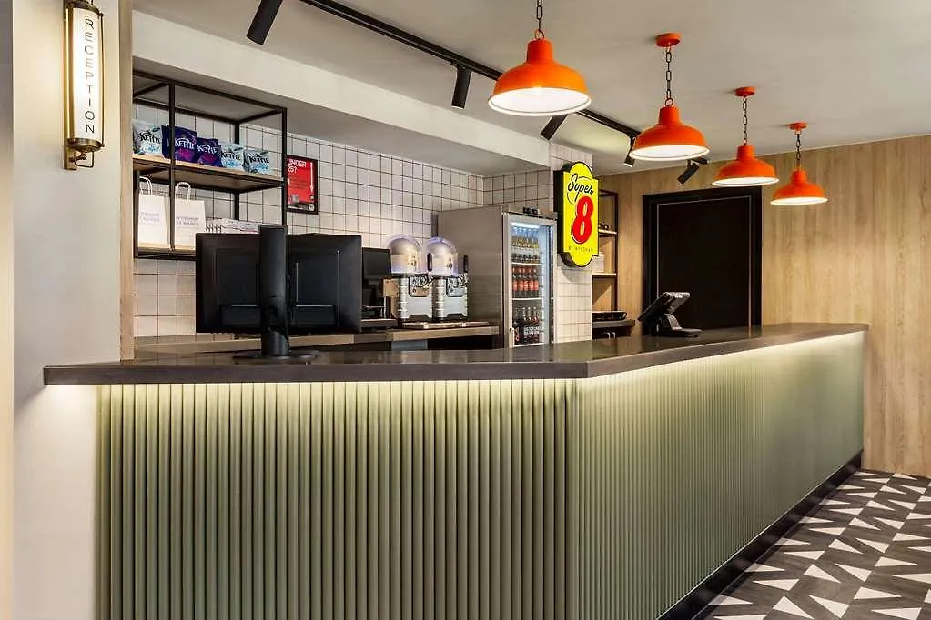 Super 8 Chester East